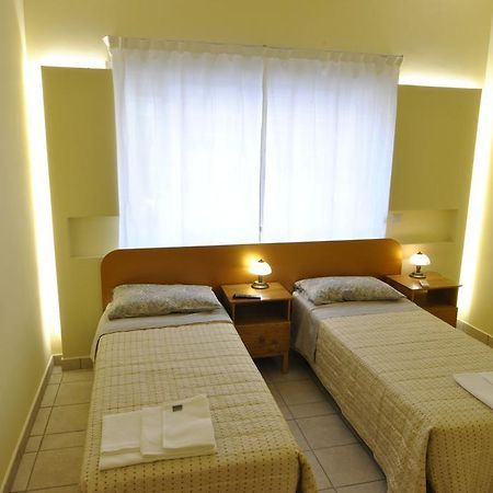 Roma Tourist House Ξενοδοχείο Εξωτερικό φωτογραφία