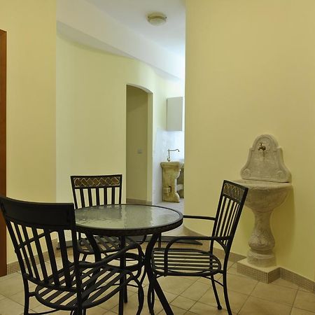 Roma Tourist House Ξενοδοχείο Εξωτερικό φωτογραφία